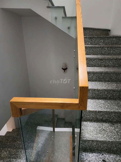 Cho thuê nhà riêng 1T, 2L, sân thượng trước sau; 4PN, 3wc. Hẻm xe hơi