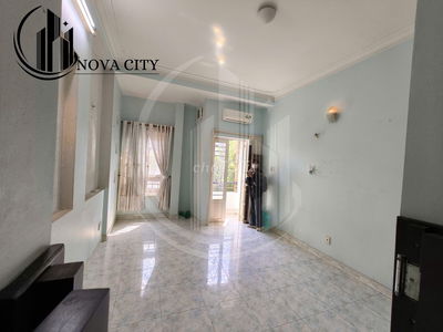 Ban công, nội thất đầy đủ, giá chỉ 5tr Ngay AEON Q8