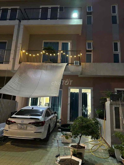 NHÀ PHỐ DRAGON VILLAGE 2LẦU 4PN FULL NỘI THẤT NGAY NGUYỄN DUY TRINH Q9