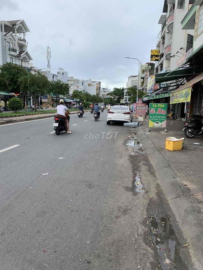 Chủ kẹt bán gấp MTKD Hiền Vương. Dt 3.5m x 20m. Nhà 2 tấm. Giá 7.5 tỷ