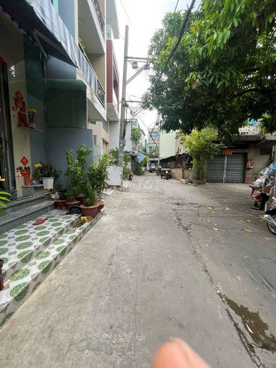 Nhà 1 xẹt hẻm xe hơi 205 Âu Cơ. DT 50m2 đúc 2 tầng 3PN