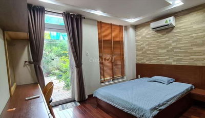 Phòng tầng trệt 24m2, view sân vườn.
