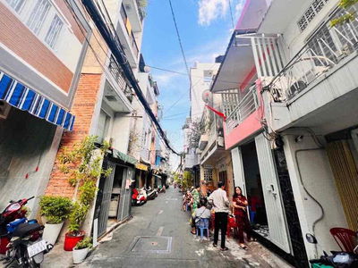 MẶT TIỀN ĐƯỜNG KẾ BÊN CHỢ PHÚ NHUẬN - BÁN ĐẤT TẶNG NHÀ BÁN GẤP - 47 m2