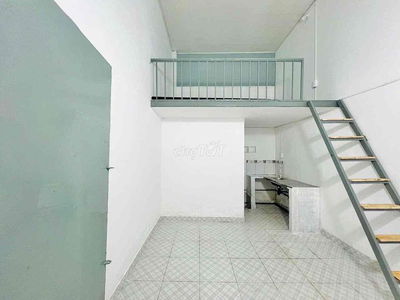 phòng ngay Lê văn việt sạch sẽ thoáng mát