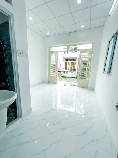 Gấp bán giảm 300tr - Hẻm trước nhà 5m thông - Gần chợ Phú Lâm - SHR