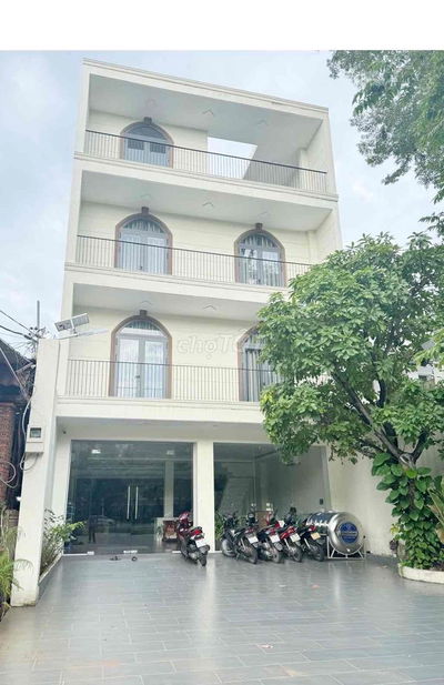 Cho thuê Toà Nhà DT 8x25m 3 Lầu, dtsd 800m2 sàn suốt có máy lạnh