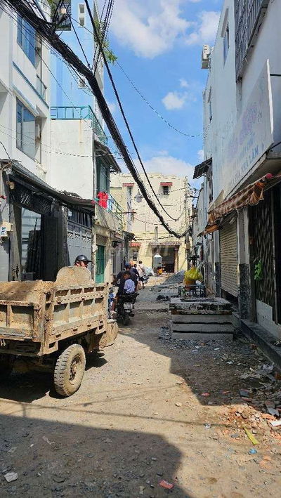 BÁN NHÀ 3 TẦNG, QUẬN 11, GẦN KDL ĐẦM SEN, 19m2, HẺM ÔTÔ