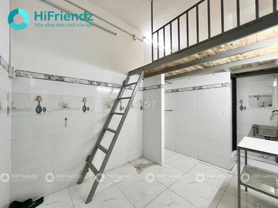 Cho thuê phòng trọ có gác thang máy ngay CĐ Điện Lực , cầu Phú Long