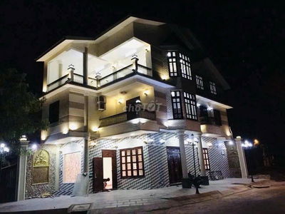 BIỆT THỰ 4 TẦNG 180M2 - CĂN GÓC 2 MẶT TIỀN - KẾ BÊN BẾN XE QUẬN 8