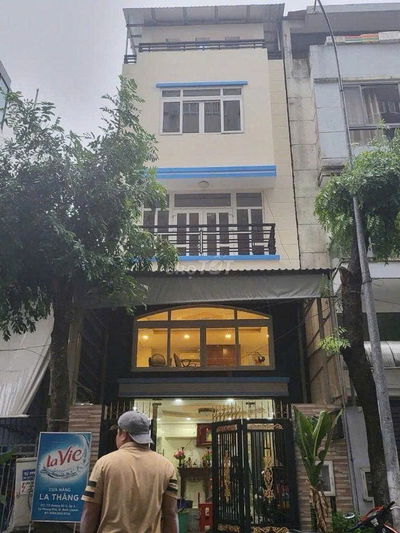 NHÀ 5 TẦNG - MẶT TIỀN ĐƯỜNG 20M - NGAY ĐẠI HỌC KINH TẾ  - 5*18