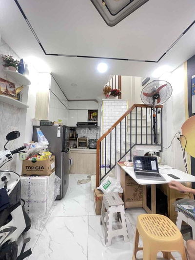 SHR CHÍNH CHỦ – 3 LẦU HẺM ĐẸP – XE TẢI ĐẬU GẦN NHÀ – 2PN ĐỦ CÔNG NĂNG