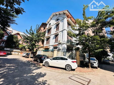 BIỆT THỰ HOÀNG QUỐC VIỆT, Cầu giấy, LÔ GÓC - 2 MẶT TIỀN - VỈA HÈ - 3 Ô TÔ TRÁNH NHAU 150m2