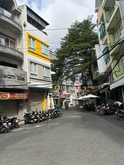 Bán nhà MT nội bộ Thành Thái,P12,Q10.DT:4.2x16m(5 tầng) Hướng Đông nam