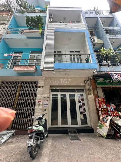Hiếm! Bán nhà hẻm 6m Huỳnh Văn Bánh, Vuông A4, 3 tầng, Giá hấp dẫn