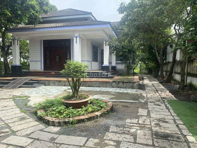 Cho thuê biệt thự sân vườn 2500m2 đường xe lớn có ao cá