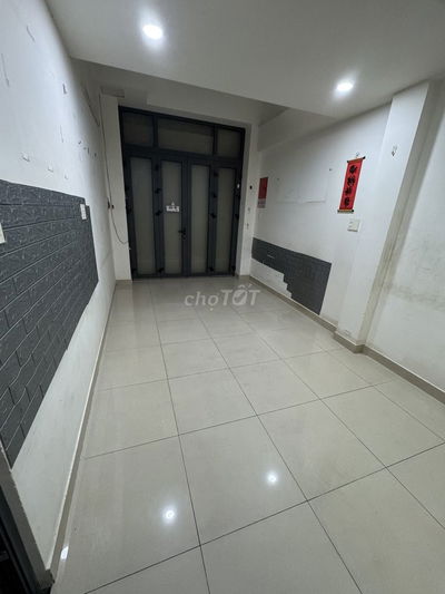 Cho thuê nhà kinh doanh, cách chợ Thuốc tây Nguyễn Giảng Thanh 100m