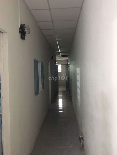 Phòng sạch sẽ thoáng mát mặt tiền đường chính