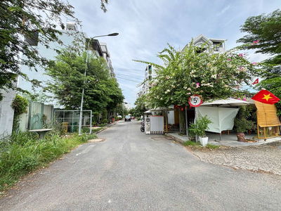 Lô góc 2 mặt tiền Thạnh Lộc 15 đường lớn vị trí đẹp xây toà văn phòng