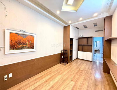 Bán nhà 5 phòng ngủ ngay trung tâm Q1,Q5