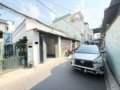 NHA HEM NHUA XE TAI 8M ĐUONG GO DAU T.PHU