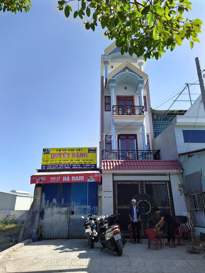 Bán nhà 3 lầu kèm xưởng 246m2, mặt tiền đường bờ kênh phường Tân Tạo