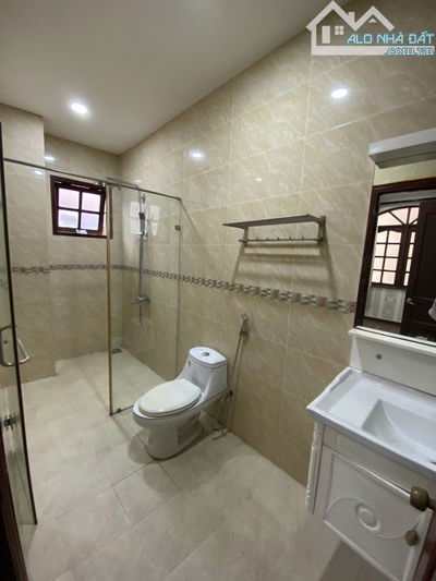 BÁN GẤP TÒA NHÀ 12X20M 1 TRỆT 2 LẦU – ĐƯỜNG 10M PHƯỜNG ĐHT Q12