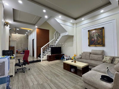 Mặt Tiền Lớn - BTCT - Diện Tích ( 5 x 19 ) - 3 Tầng - Chỉ Tròn 10 Tỷ