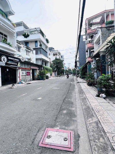 Nhà trọ Trung tâm Tân Phú, ngay mặt tiền, dễ di chuyển