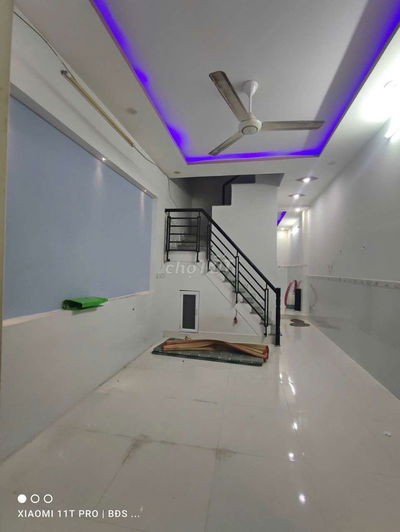 Nhà 1trệt 1lầu có 2pn 2wc gần chợ Hiệp Bình 6.5triệu