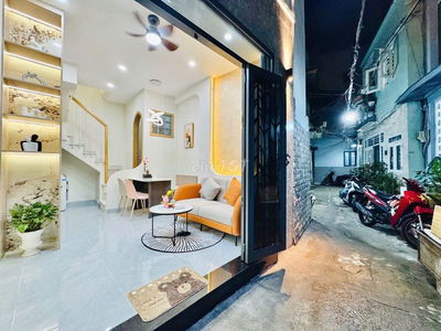 NHÀ 19m2 GIÁ 3 TỎI NHỈNH NGAY SÁT Q1