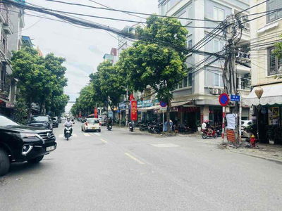 bán nhà tứ liên 50,5 m2 x 4 tầng x 8,3 tỷ TK hiện đại ngõ thông thoan