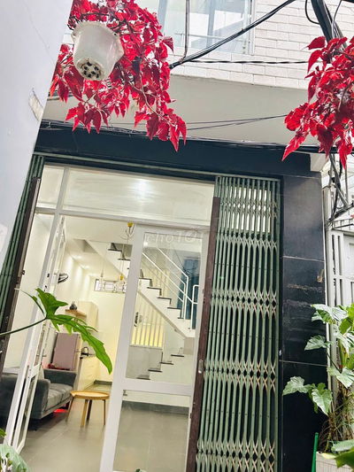 Bán Nhà 2 MT Hẻm Rộng Thoáng Cách Mạng Tháng Tám, 3 Tầng, 4 PN, 5.4 Tỷ