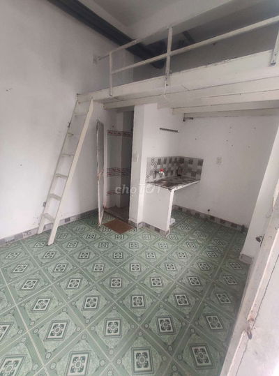 Tòa nhà trọ ,cửa khóa vân tay ,bãi xe rộng