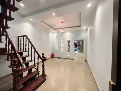 Cho thuê nhà Thủ Khoa Huân, Quận 1 ; 5x20m, trệt lầu,