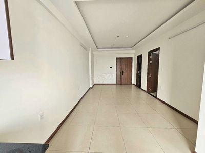 Cần cho thuê 2PN, hướng Nam, view landmark 81, cc Iris Tower, nhà mới