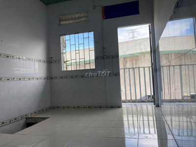 phòng 25 m2 ngay ngã tư gò mây (lê trọng tấn và Quốc lộ 1)