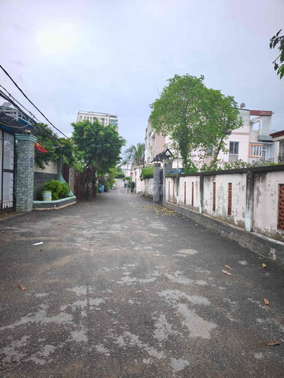 BÁN NHÀ 3 LẦU HẺM XE HƠI LINH ĐÔNG