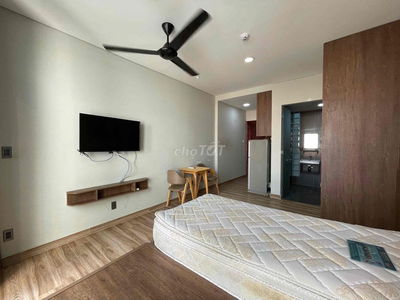 Trống sẵn căn studio ban công full nội thất 5ph đi bộ sang ĐH Y Dược