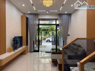 nhà 3 tầng mới ken đón Tết.mặt tiền trương chí cương Hải châu đà nẵng