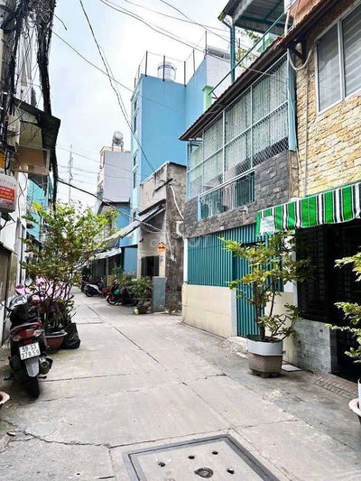 Nhà 4 tầng đẹp ngay Phan Xích Long 4 tầng BTCT sát mặt tiền_5,25 tỉ TL