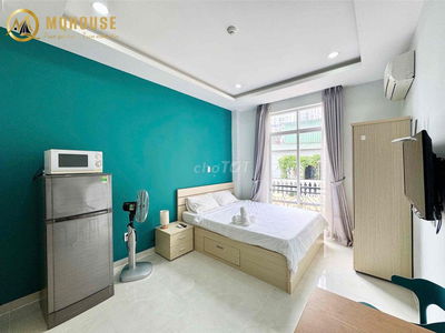 Thuê căn hộ studio ban công full nội thất ngay ngã tư Hàng xanh