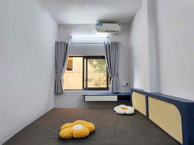 Studio cửa sổ full nội thất máy giặt riêng khu sân bay