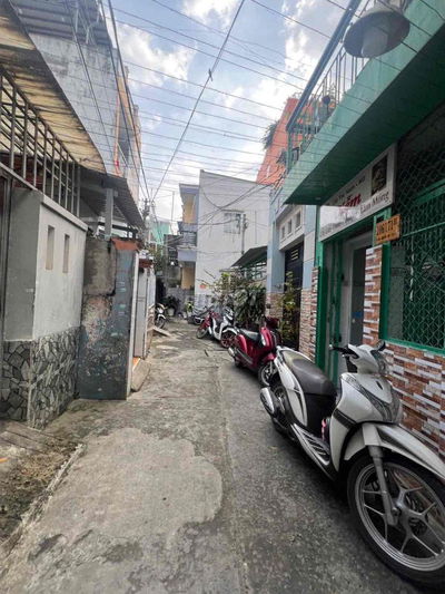 bán nhà 1 lầu. sổ đẹp. giá tốt. hẻm thẳng 2.5m