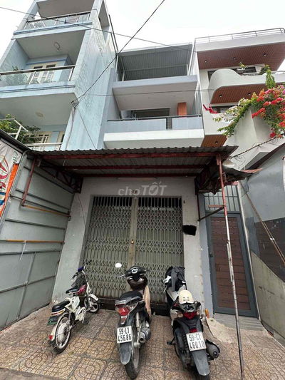 BÁN NHÀ ĐẸP 4 TẦNG MẶT TIỀN KHU VIP CHỢ HIỆP TÂN-HOÀ BÌNH -NGANG 5 x18