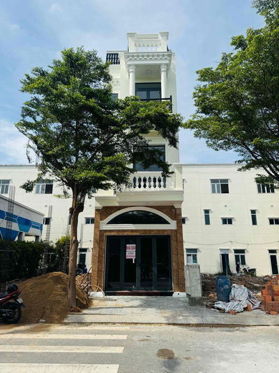 Nhà cạnh công viên Icon central. Gần Vincom550 Dĩ An. Thương Lượng