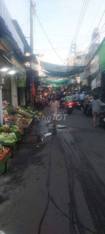 mặt bằng đẹp khu chợ buôn bán tốt .