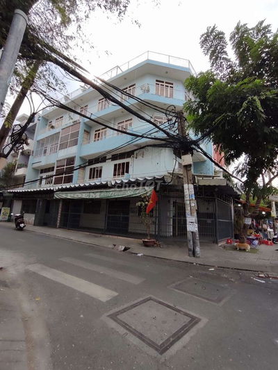 Cho thuê tòa nhà gốc 2mt bình phú 7*21m ba lầu