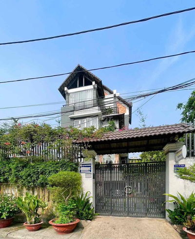 BIỆT THỰ BÊN SÔNG CÓ  HẦM RƯỢU, PHÒNG KARAOKE, SÂN VƯỜN, GARA Ô TÔ