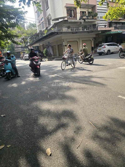 Bán khuôn viên nhà Cấp 4 + dãy trọ Nguyễn minh châu Tân phú