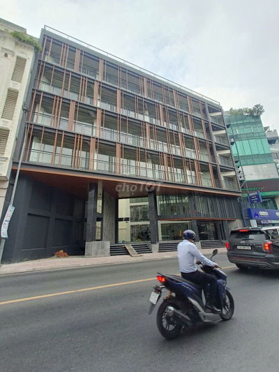 GẤP!! Building có Thang Máy Mặt Tiền Đường Út Tịch Quận Tân Bình